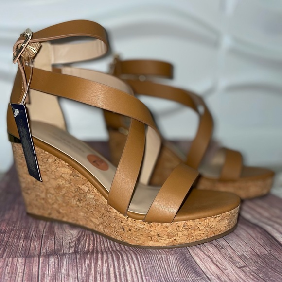 Marc New York Andrew Marc Sandals - Women | Color: Brown | Size: 7 1/2 - Picture 1 of 4